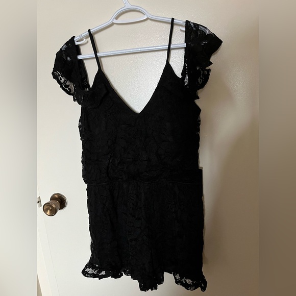 Express Lace Romper - Picture 2 of 6